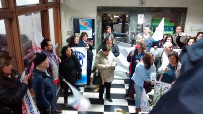 Funcionarios se tomaron edificio del Ministerio de Salud