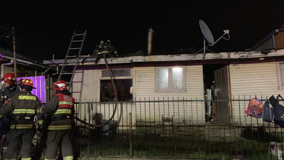 Incendio dejó daños parciales en vivienda de Valdivia