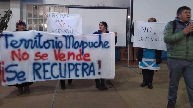 Manifestantes mapuche interrumpieron Consulta Indígena en Carahue