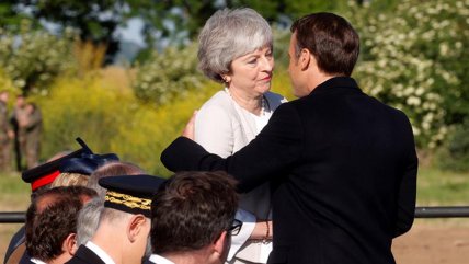  Macron y May comienzan las conmemoraciones en Normandía  