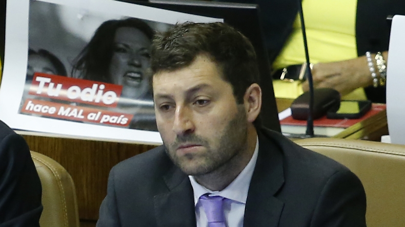 Diputado Coloma cometió garrafal error histórico en redes