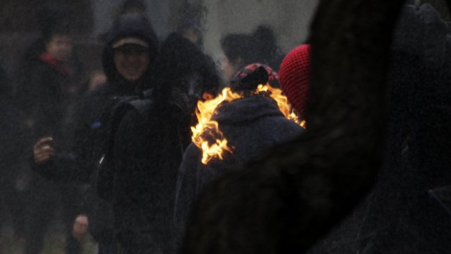 Joven que se quemó con molotov quedó en libertad con vigilancia del Sename