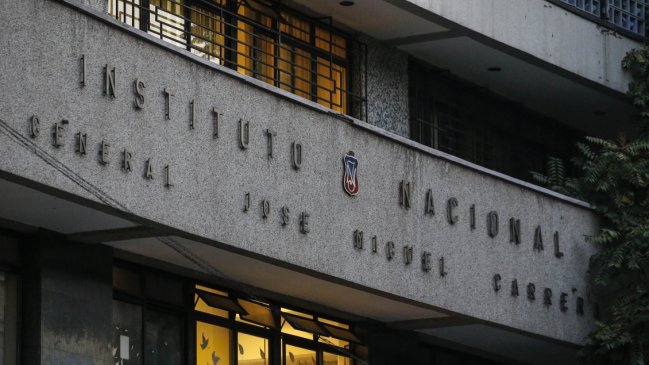 Alumnos del Instituto Nacional votaron a favor de la toma del establecimiento