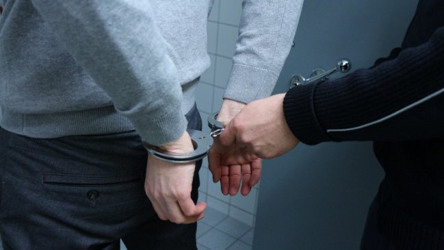 Prisión preventiva para hombre que facilitó la explotación sexual de menor en Lota