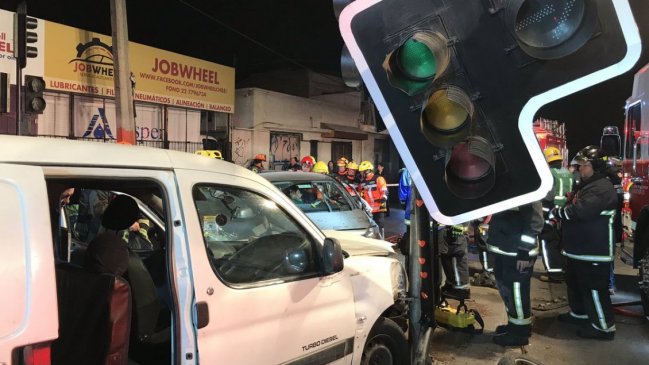 Conductor ebrio provocó accidente que dejó cuatro lesionados en Estación Central