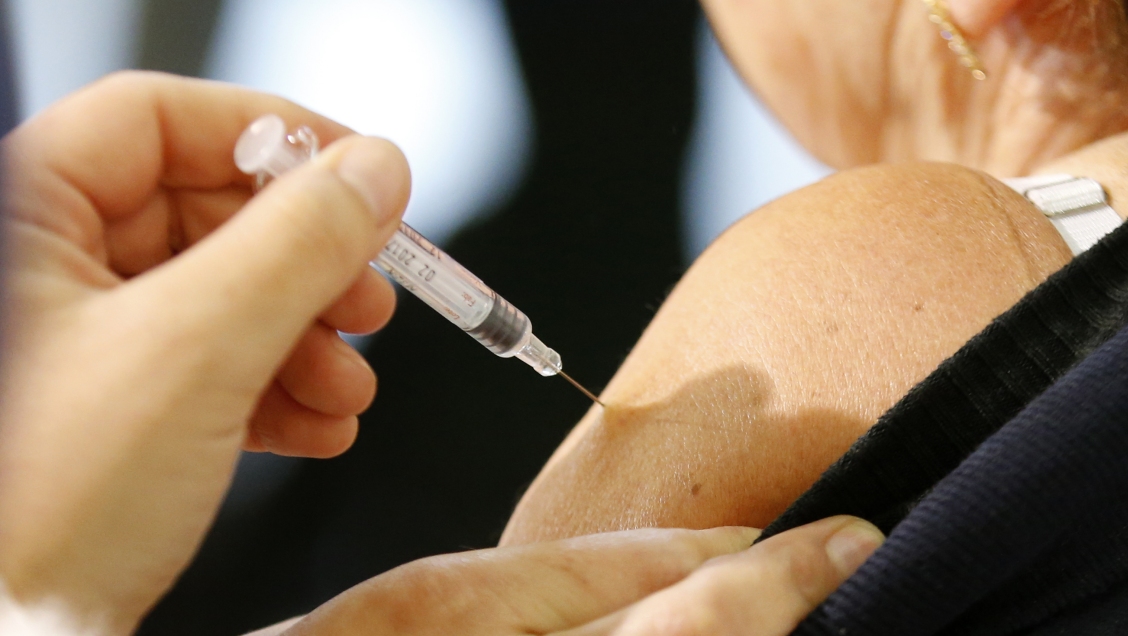 Bebé está hospitalizado grave con influenza: Autoridades llaman a vacunarse