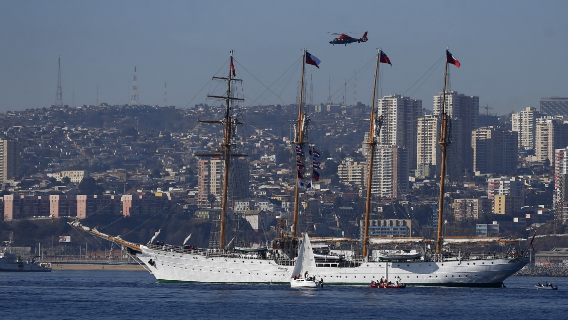 Buque Esmeralda limpiará playas y entregará bolsas reutilizables en Asia