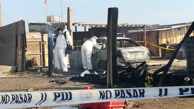 En Antofagasta investigan posible homicidio descubierto en incendio de vehículo