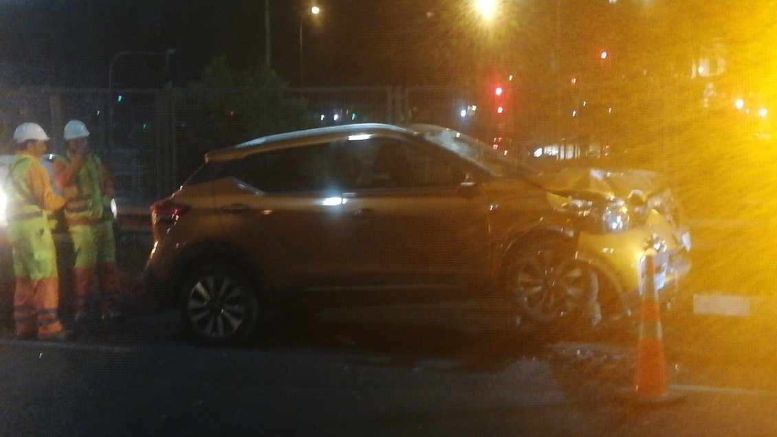 Un lesionado tras accidente de tránsito entre auto y moto en Santiago