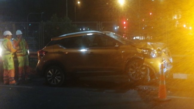 Un lesionado tras accidente de tránsito entre auto y moto en Santiago