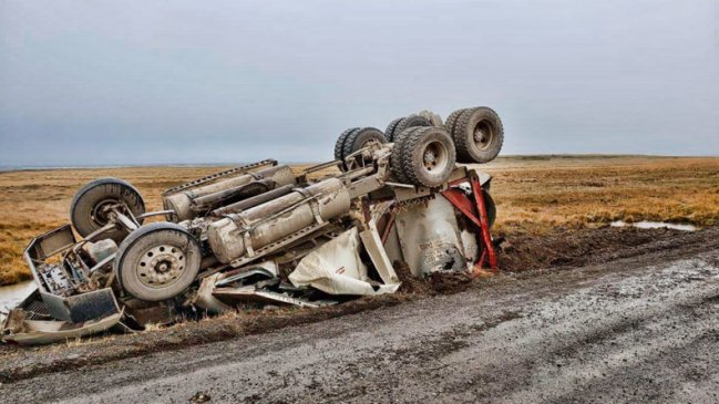 Magallanes: Camionero volcó en la comuna de Río Verde