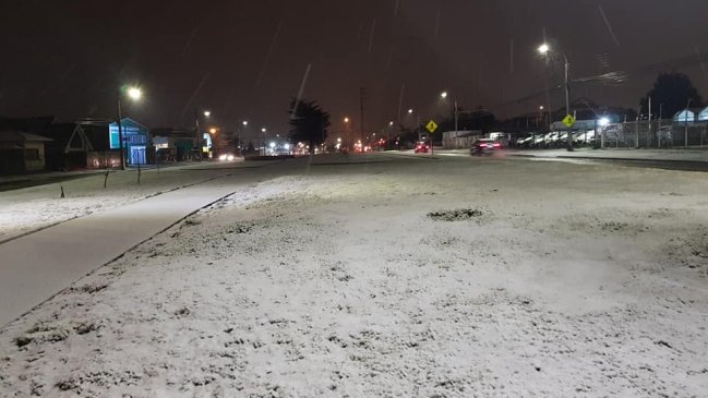 Vuelos suspendidos y otros trastornos genera primera nevazón del año en Punta Arenas