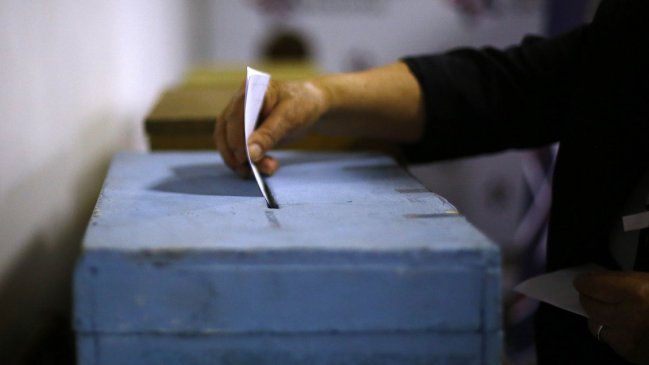 Debate sobre postergar elección de gobernadores divide al oficialismo