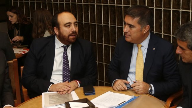 DC y RN se acercan para debatir número de parlamentarios