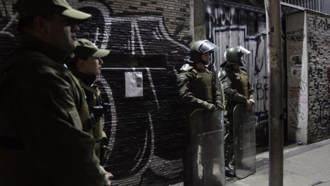 Desalojo: Carabineros ingresó al Instituto Nacional, pero estaba vacío