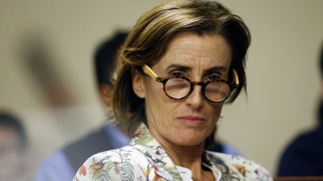 Diputados PS evalúan acusación constitucional contra ministra Cubillos