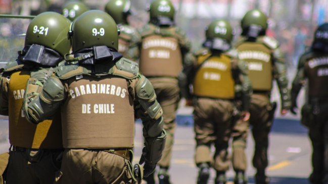 Colegio se querellará contra Carabineros por usar el 