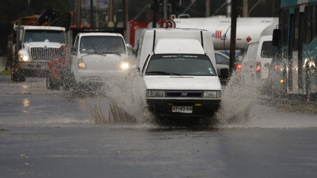 Sistema frontal causa cortes de luz e inundaciones en las calles de la zona centro-sur