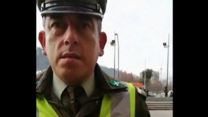 Estúpido y sensual Spiderman grabó aplaudido gesto de carabinero