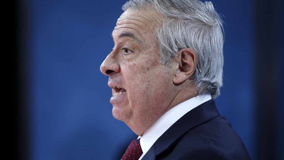 Colegio Médico emplazó a ministro Mañalich a no actuar como 