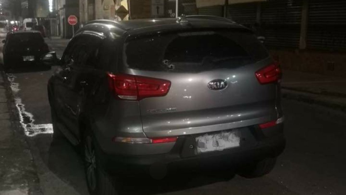 Hombre fue baleado dentro de su vehículo en pleno centro de Iquique