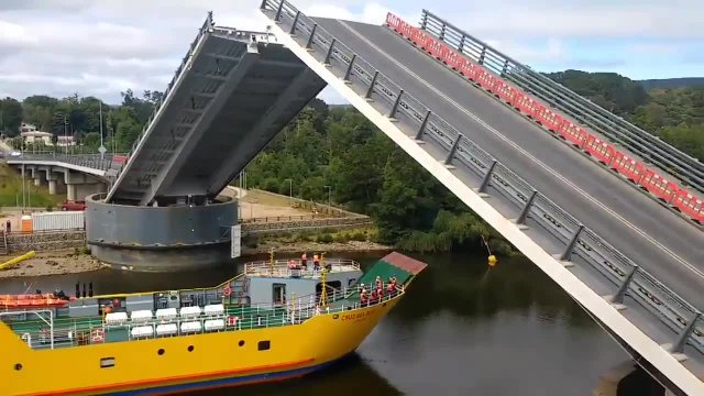 Reprograman nueva apertura del Puente Cau Cau por viento
