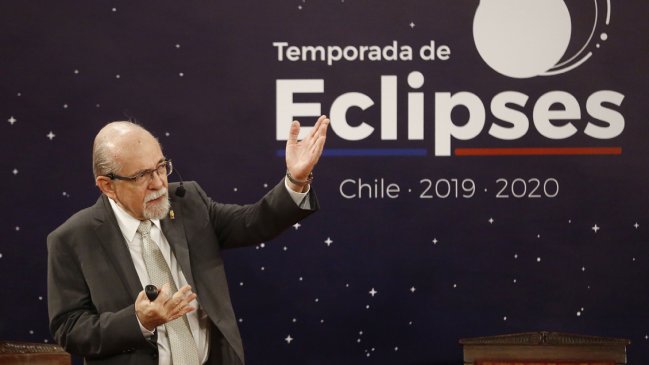 Canal 13 transmitirá charla de José Maza previa al eclipse solar