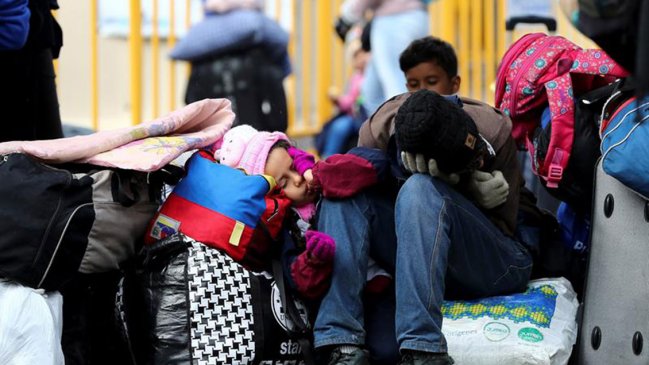 Miles de venezolanos buscan ingresar a Perú a horas de que se les exija visa