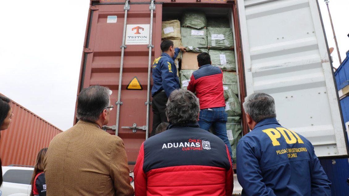 Millonaria incautación en Iquique de dos containers llenos de piratería china