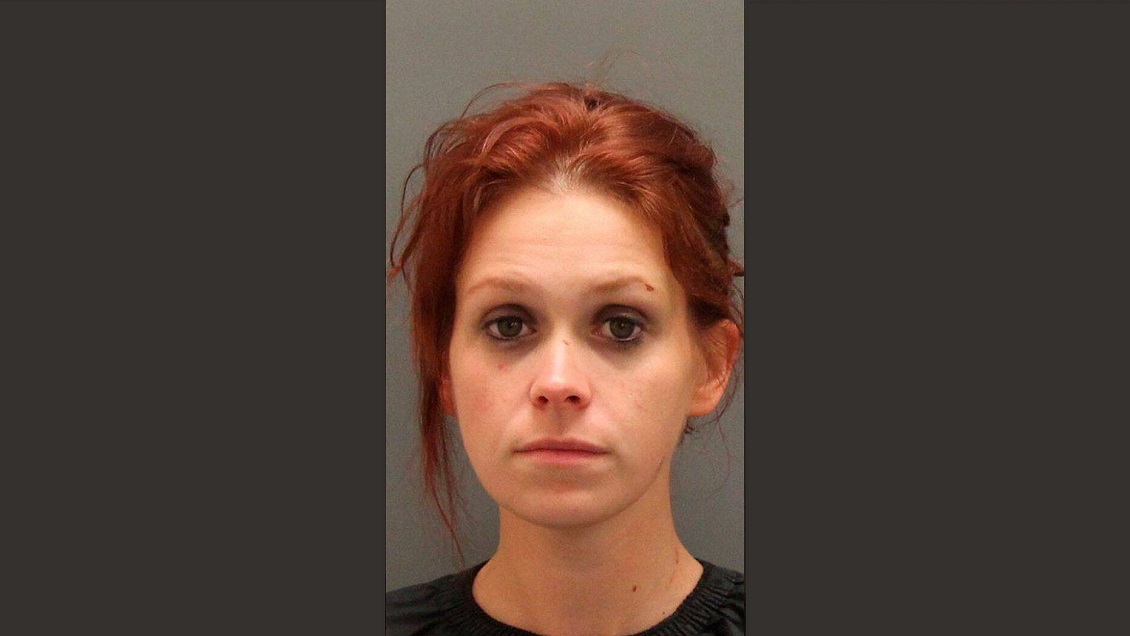 Mujer fue arrestada manejando ebria un camión de juguete