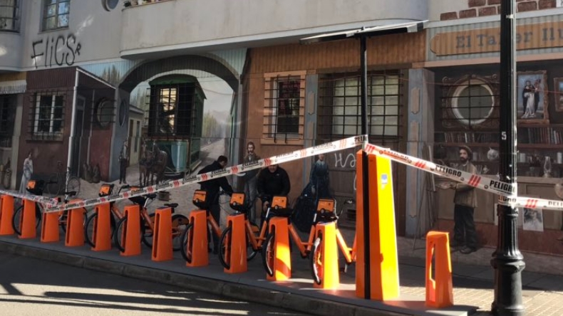 Polémica por borrado de enorme mural del barrio Lastarria