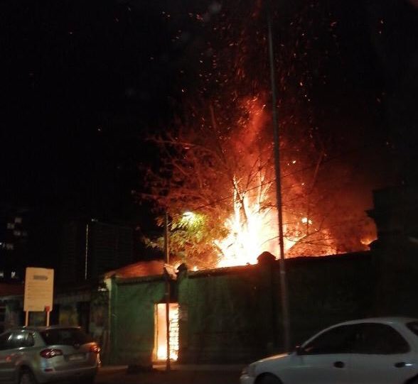 Bomberos controló gran incendio en Estación Central