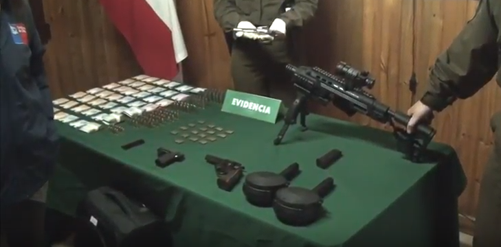 Detenidos con un arsenal de armas en un vehículo fueron absueltos por la justicia