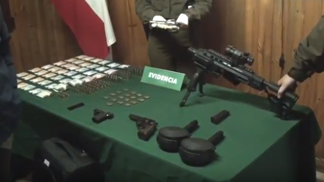 Detenidos con un arsenal de armas en un vehículo fueron absueltos por la justicia