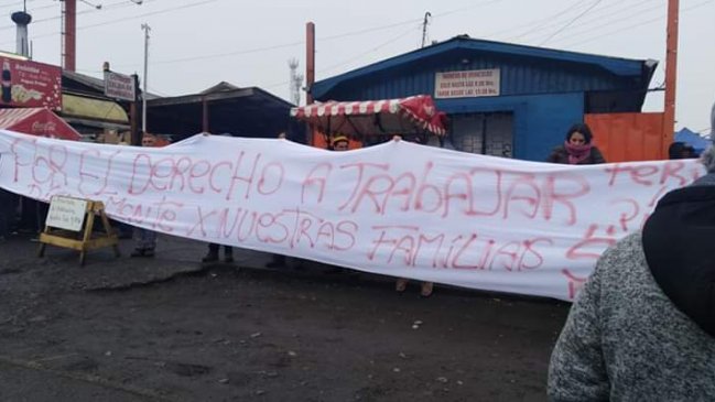 Critican operativo policial que sacó a ambulantes del mercado persa de Chillán