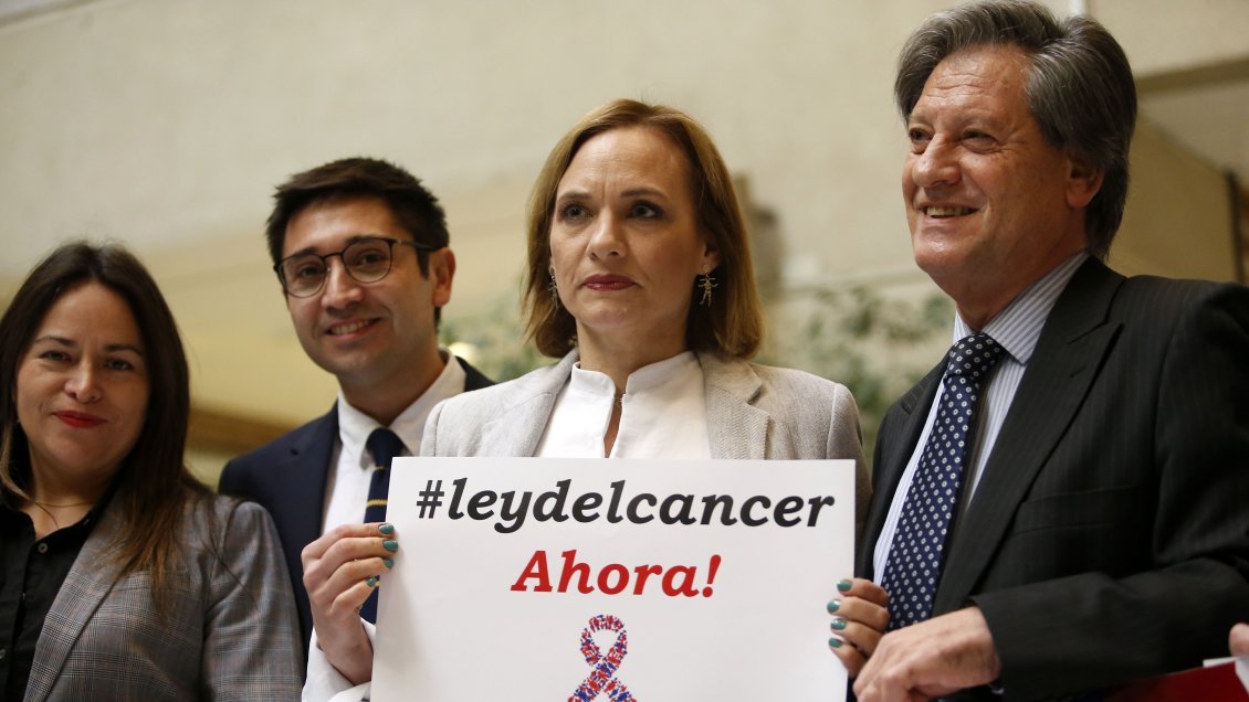 Goic respondió a Mañalich por recursos para la Ley del Cáncer: 
