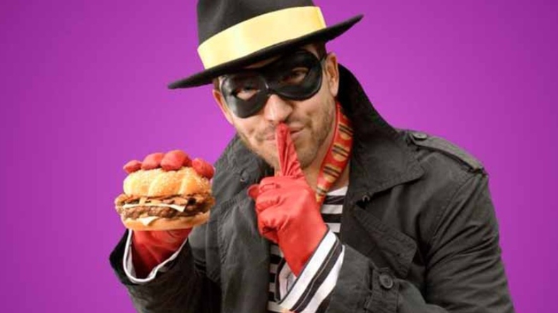 Detienen a ladrón con hambre que comía en las casas que robaba