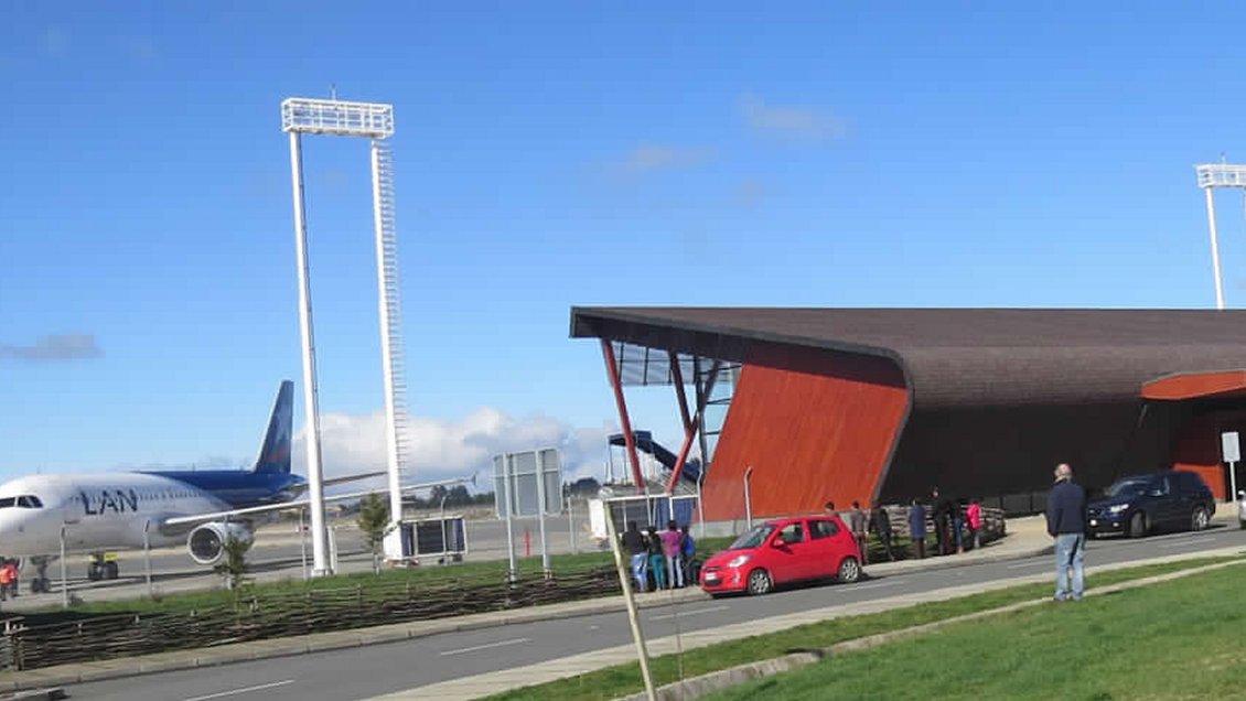 Autoridades de Castro valoraron modernización de terminal aéreo