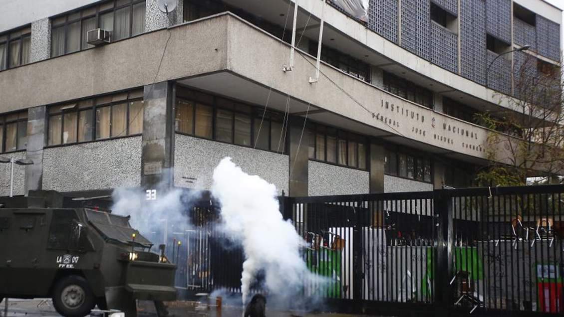 Santiago ha gastado más de 2.500 millones de pesos en seis años para reparar daños en liceos