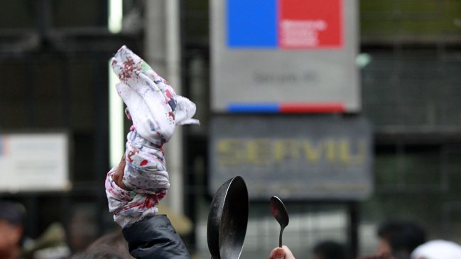 Manifestación de pobladores en Serviu: Retuvieron a trabajadores y destruyeron documentos