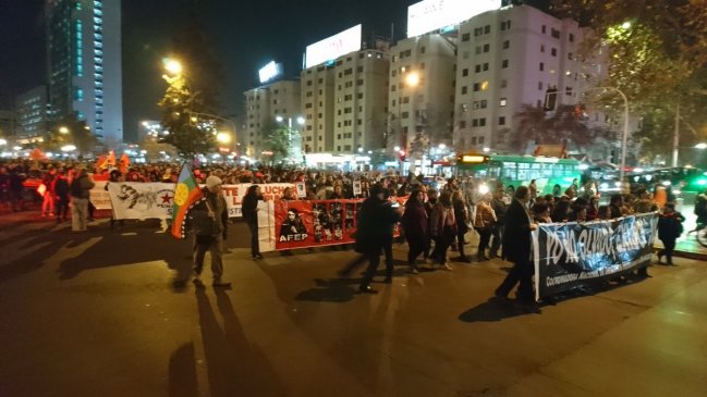 Marcha por derechos humanos y contra represión policial se toma la Alameda