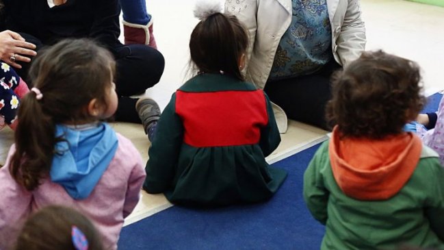 Denuncian a parvularia por maltrato infantil en sala cuna de Chillán
