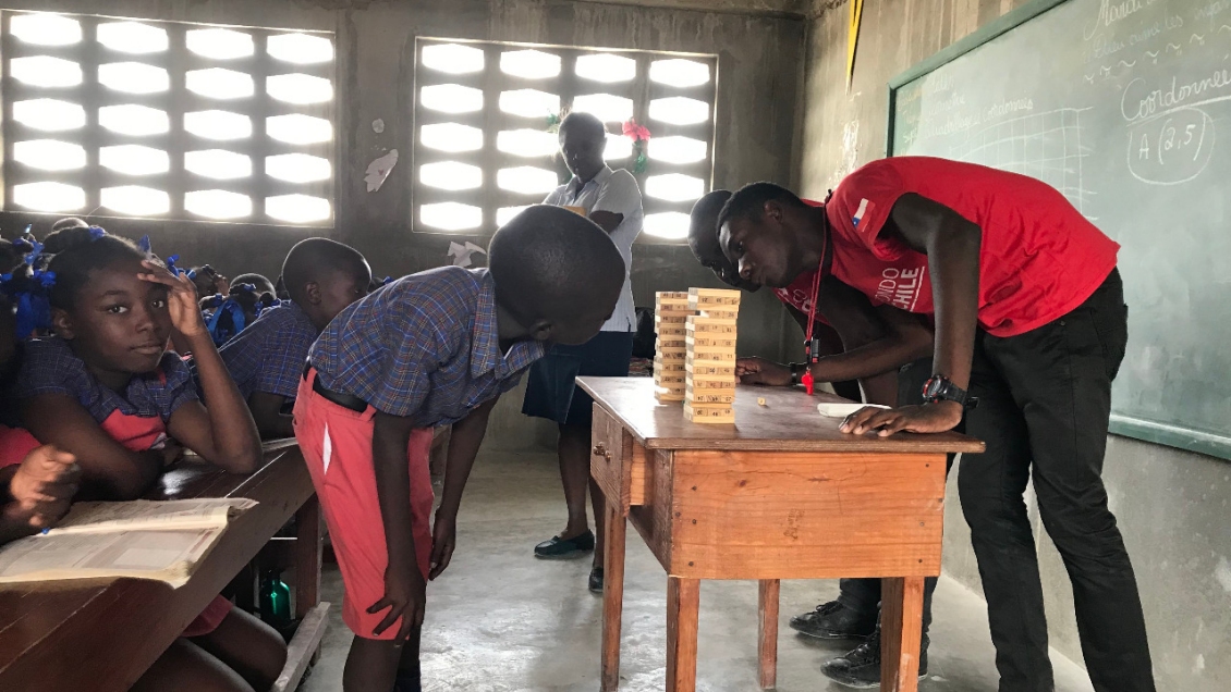 Entidad chilena enseñó a estudiantes en Haití a través de juegos de mesa