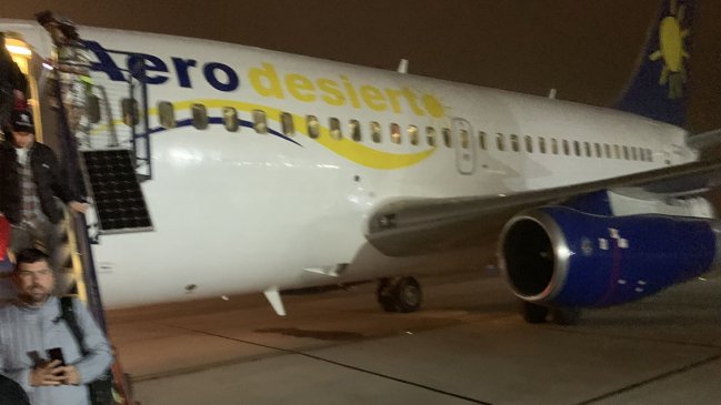 Avión repleto de hinchas chilenos debió ser evacuado por emergencia antes de despegar