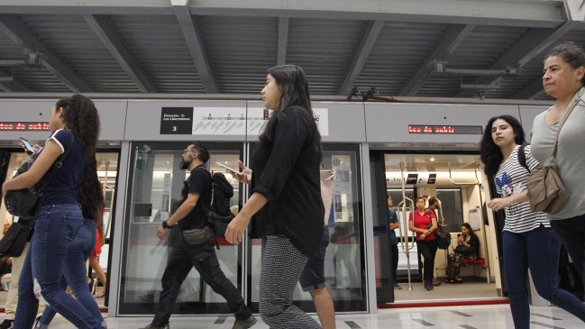 Metro: Al menos 4.000 usuarios de la Línea 3 dejaron el auto en sus casas