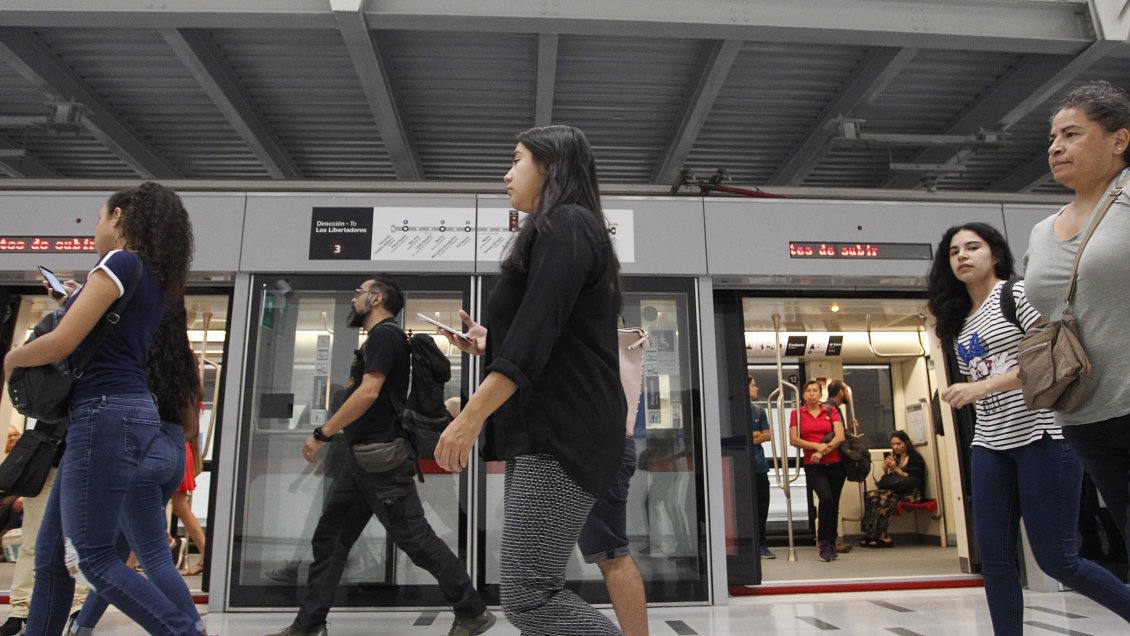 Metro: Al menos 4.000 usuarios de la Línea 3 dejaron el auto en sus casas