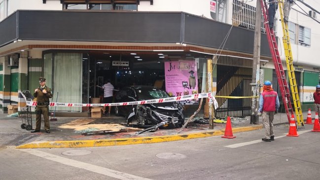 Conductor ingresó al paseo peatonal de Arica y dejó dos personas graves