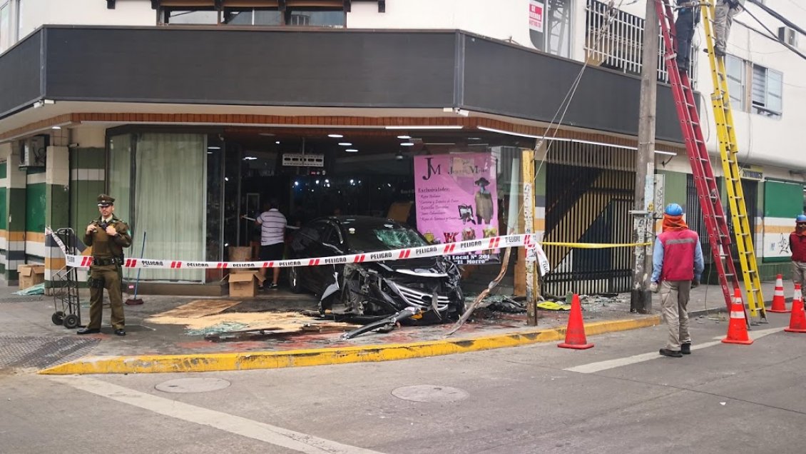 Conductor ingresó al paseo peatonal de Arica y dejó dos personas graves