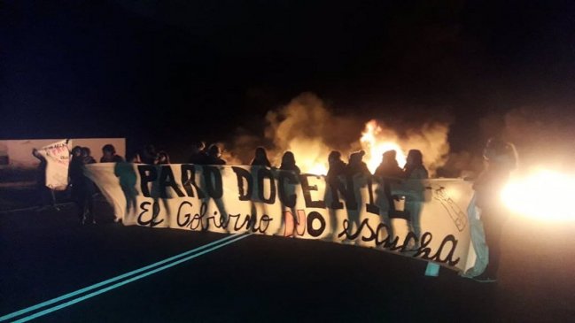 Profesores mantienen cortados los accesos a Antofagasta