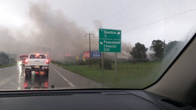 Incendio se registra en supermercado de Chonchi
